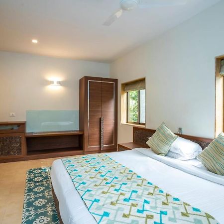 Holiday Goa Hotel Arpora Esterno foto