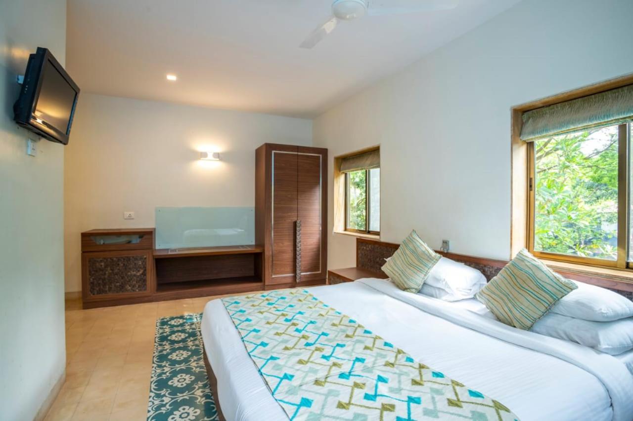 Holiday Goa Hotel Arpora Esterno foto