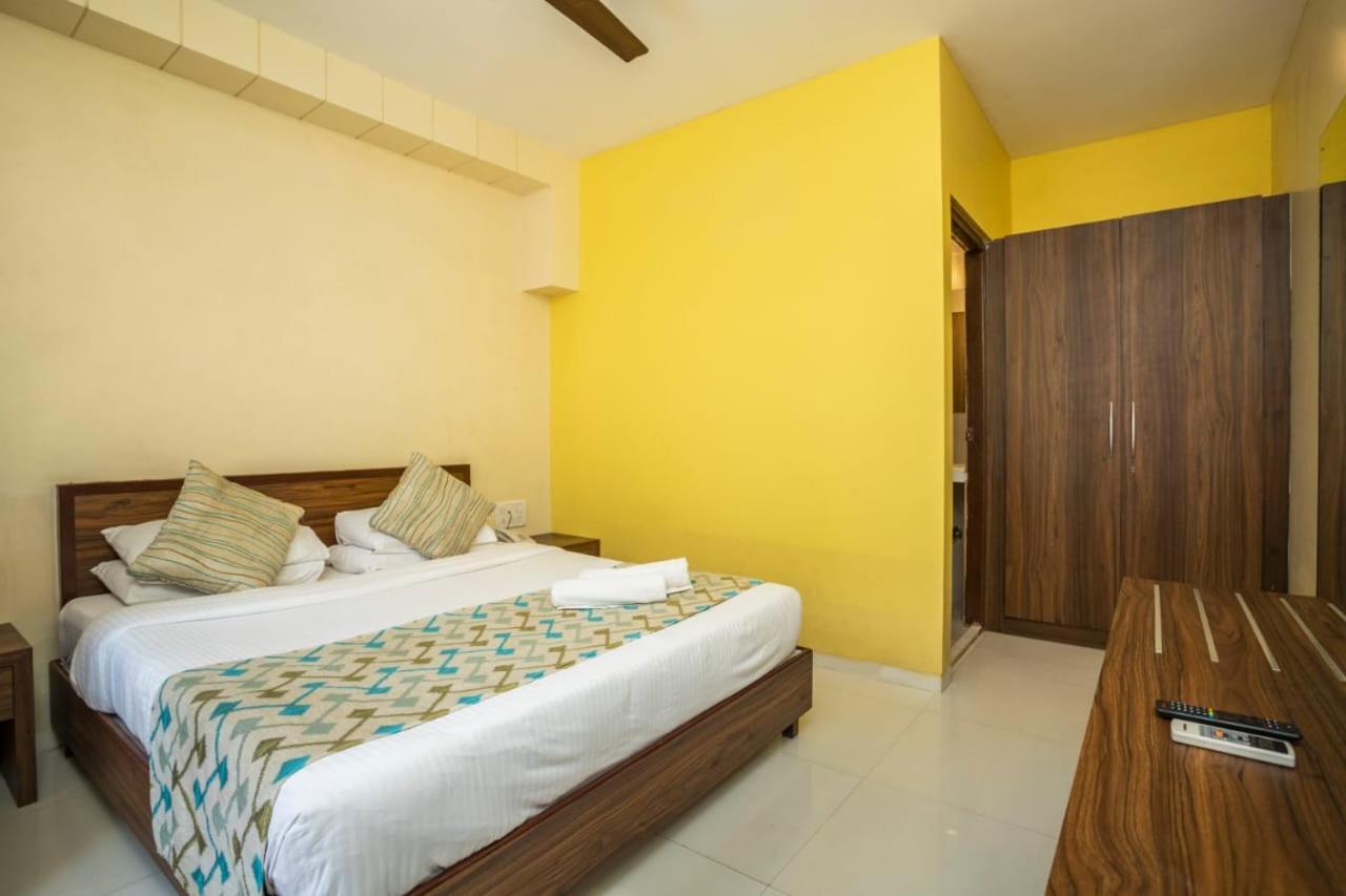 Holiday Goa Hotel Arpora Esterno foto