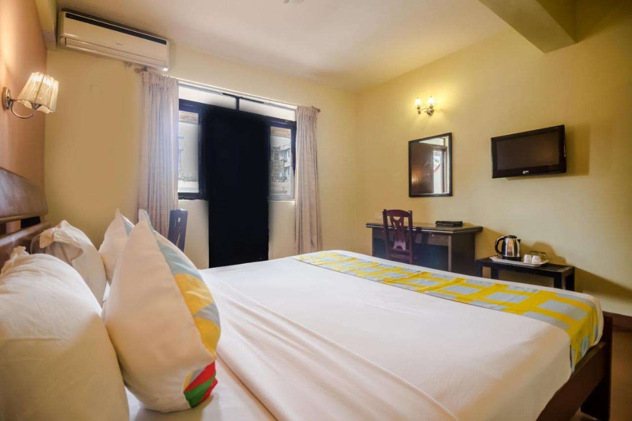 Holiday Goa Hotel Arpora Esterno foto